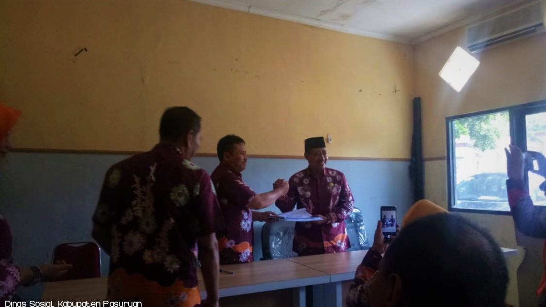 SERAH TERIMA JABATAN KEPALA DINAS SOSIAL KABUPATEN PASURUAN DARI Drs. AKHMAD KHASANI, M. Si KEPADA H. M. SUWITO ADI, S. Sos, M. Si